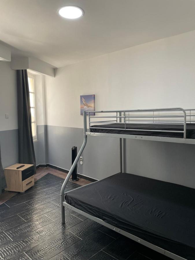 Hotel Nd Five Марсилия Екстериор снимка